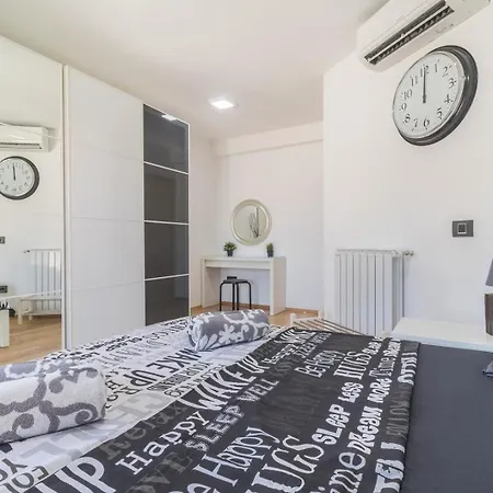 Mit Privatpool Fuer 18 Personen Ca 400 Qm In Valtura, Istrien Suedkueste Von Istrien Dom wakacyjny Pula