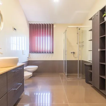 Holiday home Mit Privatpool Fuer 18 Personen Ca 400 Qm In Valtura, Istrien Suedkueste Von Istrien