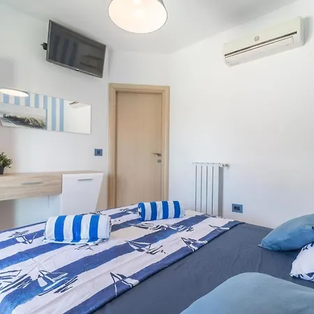 Holiday home Mit Privatpool Fuer 18 Personen Ca 400 Qm In Valtura, Istrien Suedkueste Von Istrien *