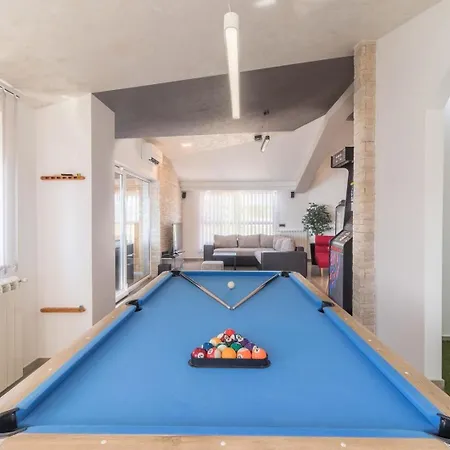 Mit Privatpool Fuer 18 Personen Ca 400 Qm In Valtura, Istrien Suedkueste Von Istrien