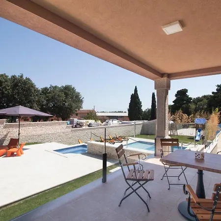 Holiday home Mit Privatpool Fuer 18 Personen Ca 400 Qm In Valtura, Istrien Suedkueste Von Istrien *